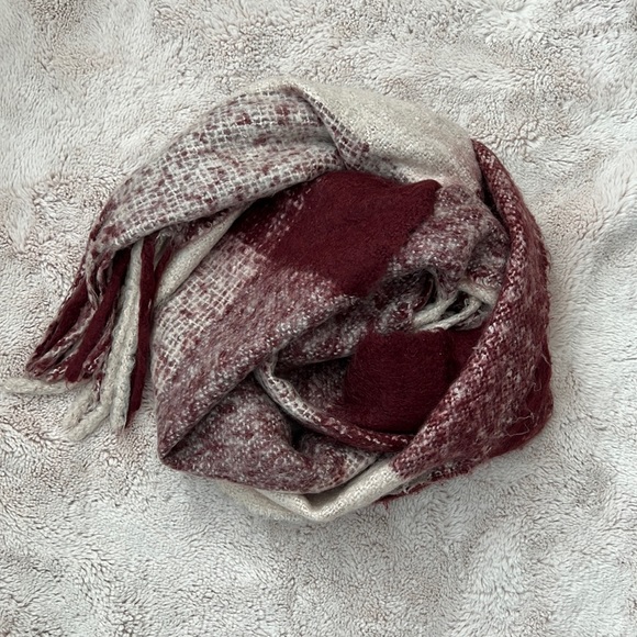 Scarf - Picture 1 of 3